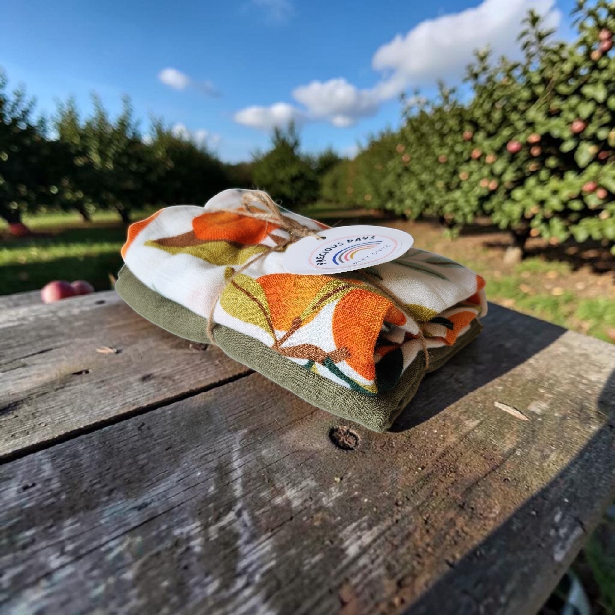 Precious Days Gifts Muslin Duo Gift Set with orange pattern and green swaddle, 60x60cm.